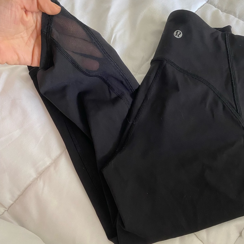 Mesh side panel Lululemon leggings size 4